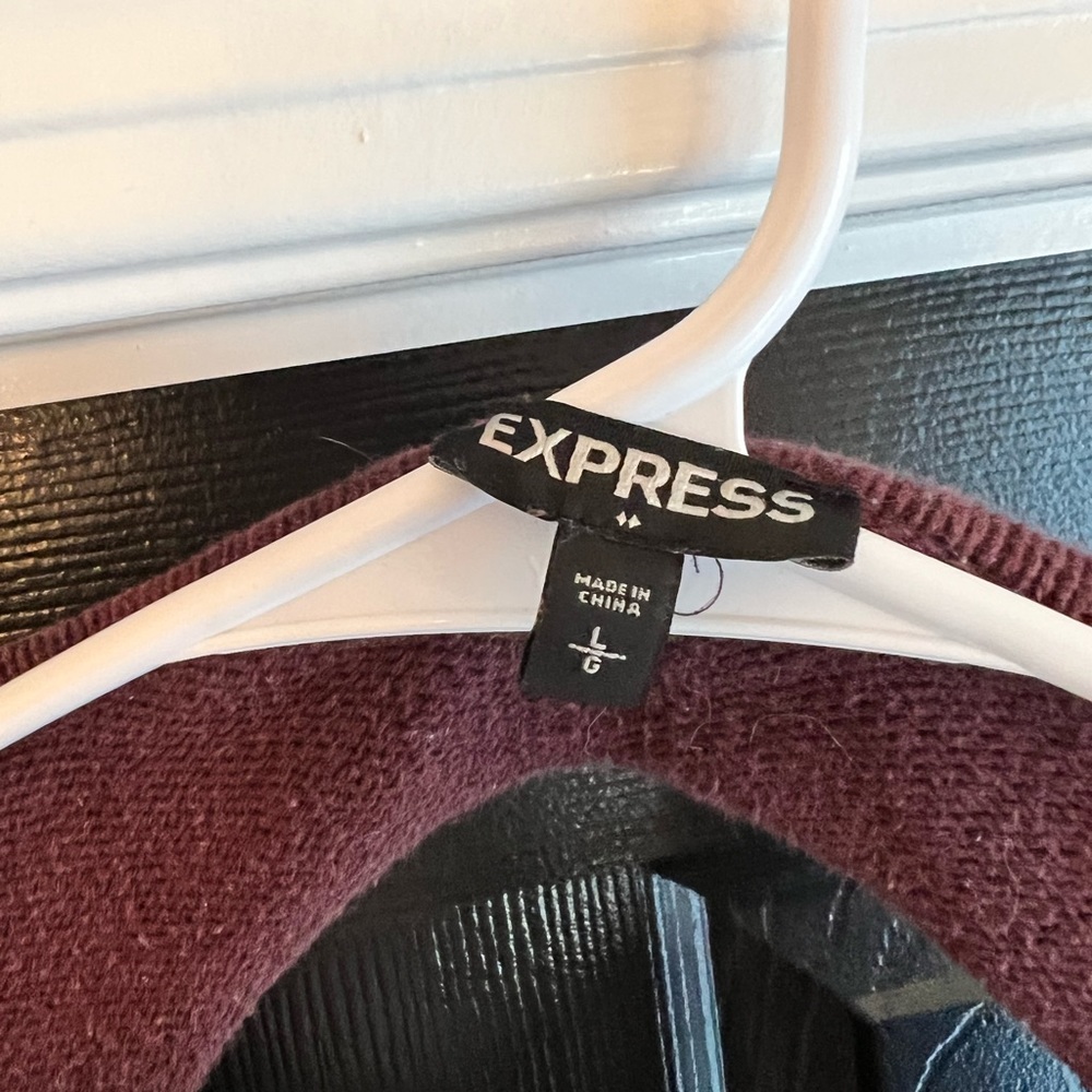 Express Sweater - Picture 3 of 3